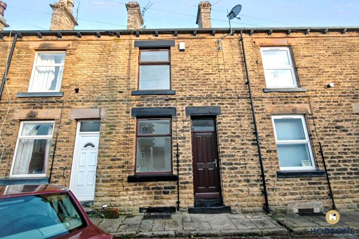 2 Bedroom Terraced House For Sale In West Parade, Rothwell, LS26