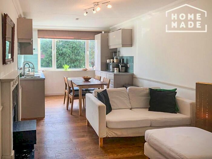 3 Bedroom Flat To Rent In Craigleith, Putney, SW15