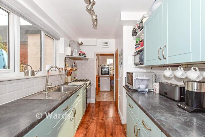 3 Bedroom Semi Detached House For Sale In Covey Hall Road, Snodland, Kent, ME6