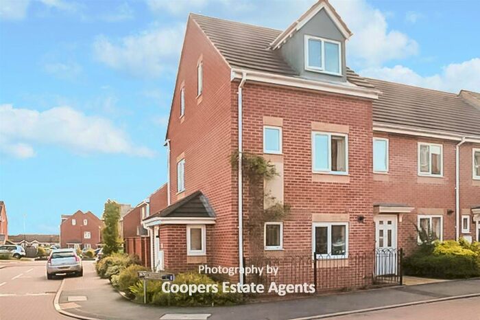 3 Bedroom Town House To Rent In Edgar Walk, Stoke, Coventry, CV2