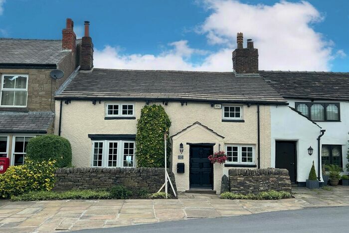 4 Bedroom Terraced House For Sale In Higham Lane, Gee Cross, Hyde, SK14