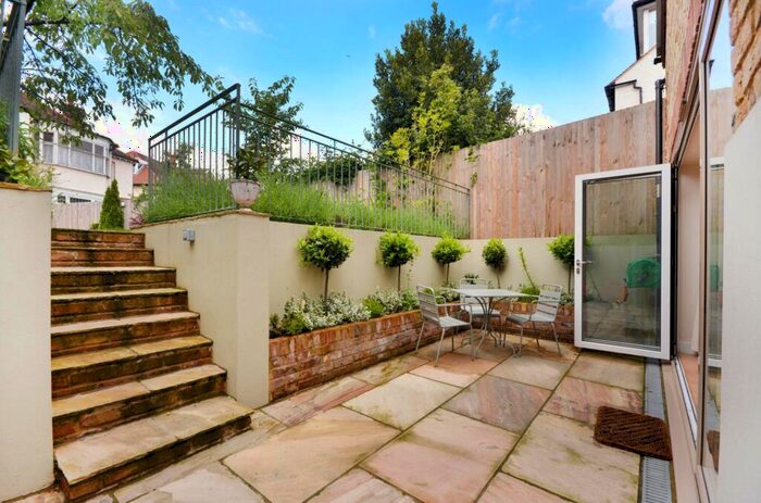 2 Bedroom Cottage To Rent In Sheen Lane, Mortlake, London, SW14