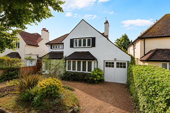 3 Bedroom Detached House For Sale In Parkside Drive, Watford, Hertfordshire, WD17