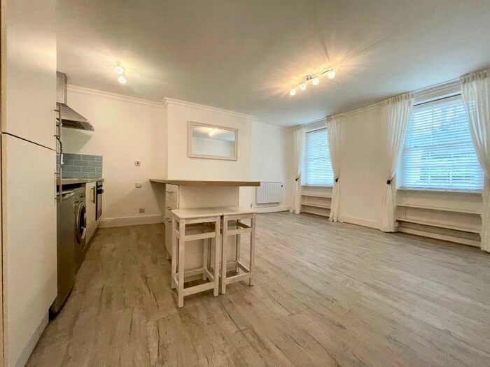 1 Bedroom Flat To Rent In London Road, Cheltenham, GL52