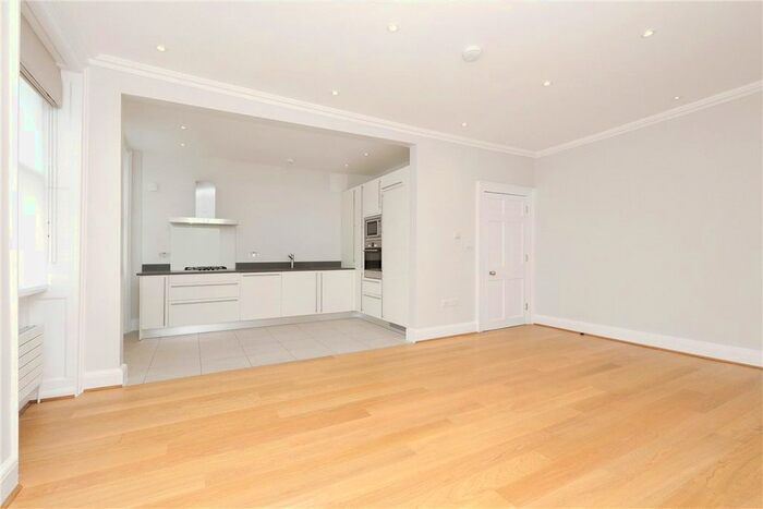 3 Bedroom Maisonette To Rent In Gloucester Place, Marylebone, London, W1U