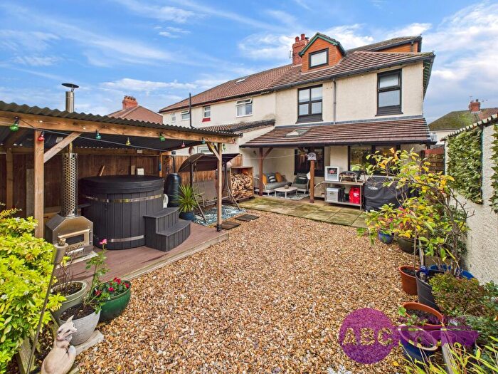 4 Bedroom Semi Detached House For Sale In Bedford Avenue, Whitby, Ellesmere Port, CH65