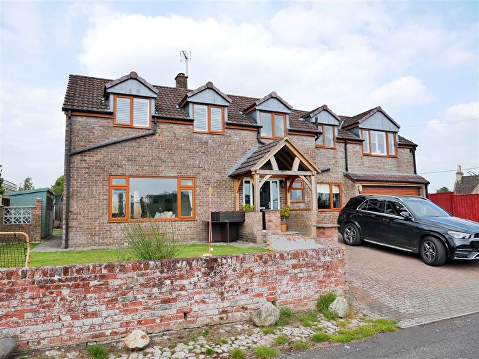 5 Bedroom Detached House For Sale In The Close, Hilmarton Village, SN11