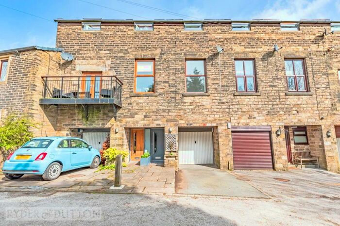 4 Bedroom Town House To Rent In Wrigley Mews, Wrigley Street, Scouthead, Saddleworth, OL4
