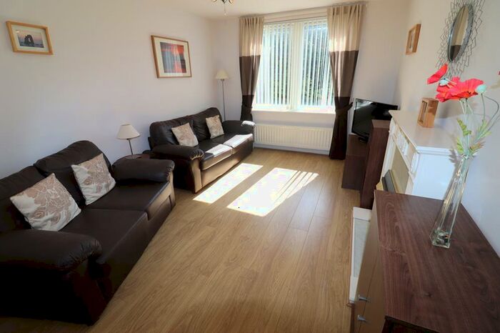 2 Bedroom Flat To Rent In Bloomfield Court, First Floor Right, AB10