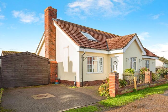 3 Bedroom Detached House For Sale In Long Beach Estate, Hemsby, Great Yarmouth, NR29