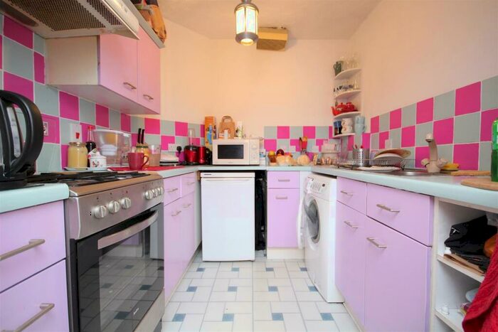 1 Bedroom Flat To Rent In Shaftesbury Gardens, North Acton, NW10