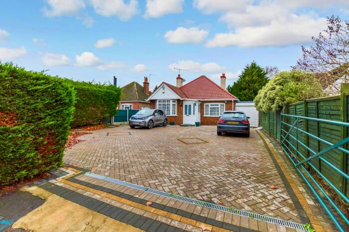 4 Bedroom Detached Bungalow To Rent In Green Lane, Chertsey, Surrey, KT16