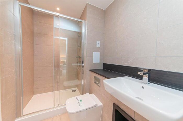 2 Bedroom Flat For Sale In The Ridgeway, Mill Hill, London, NW7