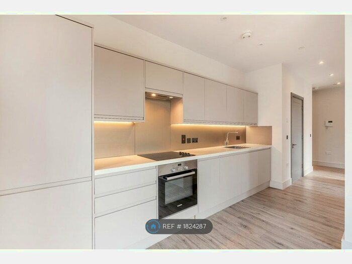 2 Bedroom Flat To Rent In Elvian House, Slough, SL1