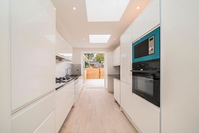 5 Bedroom Property To Rent In Halliwick Road, Muswell Hill, N10