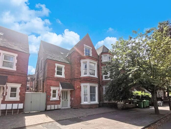 2 Bedroom Apartment To Rent In Hamilton Drive, Nottingham, NG7