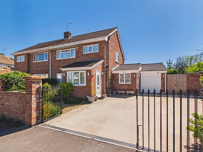 3 Bedroom Semi Detached House For Sale In Barnwood Avenue, Gloucester, GL4