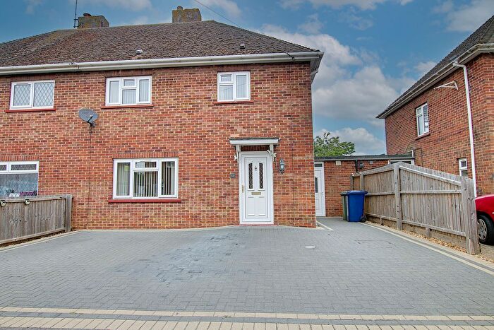 3 Bedroom Semi-detached House For Sale In Peyton Avenue, March, PE15