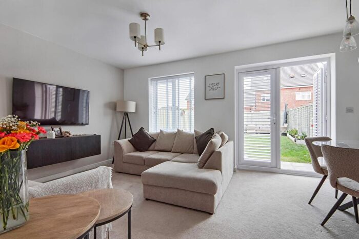 3 Bedroom Semi-Detached House For Sale In Frankies Lane, Bedworth, CV12