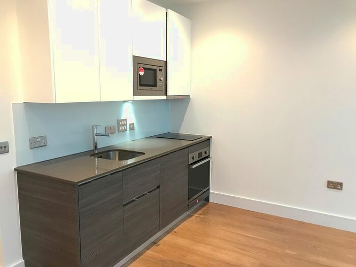 1 Bedroom Flat To Rent In Trinity Square, Hounslow, TW3