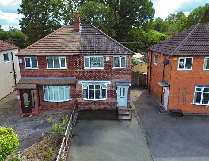 3 Bedroom Semi-Detached House For Sale In Middleton Road, Shirley, B90