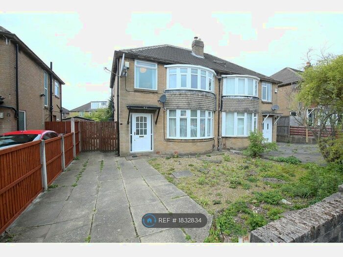3 Bedroom Semi-Detached House To Rent In Carr Manor View, Leeds, LS17