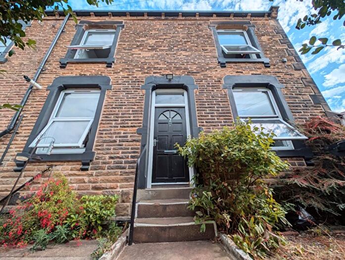 2 Bedroom End Of Terrace House To Rent In Park Parade, Morley, Leeds, Uk, LS27