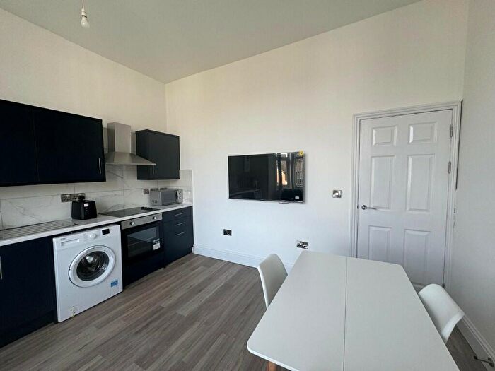 3 Bedroom Apartment To Rent In Loughborough Road, Nottingham, Nottinghamshire, NG2