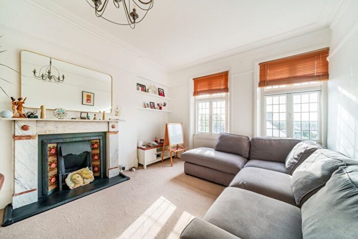 2 Bedroom Flat To Rent In Cromer Villas Road, Wandsworth, London, SW18
