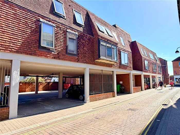 1 Bedroom Apartment For Sale In New Street, Lymington, Hampshire, SO41