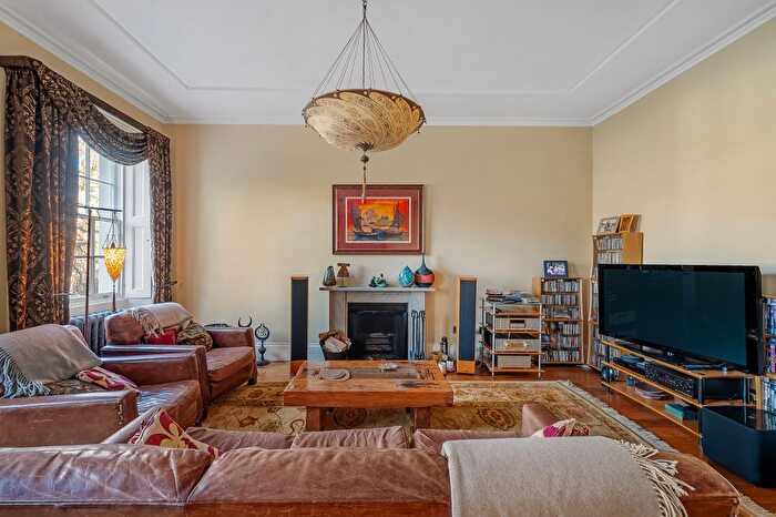 4 Bedroom Flat To Rent In Eccleston Square, London, SW1V