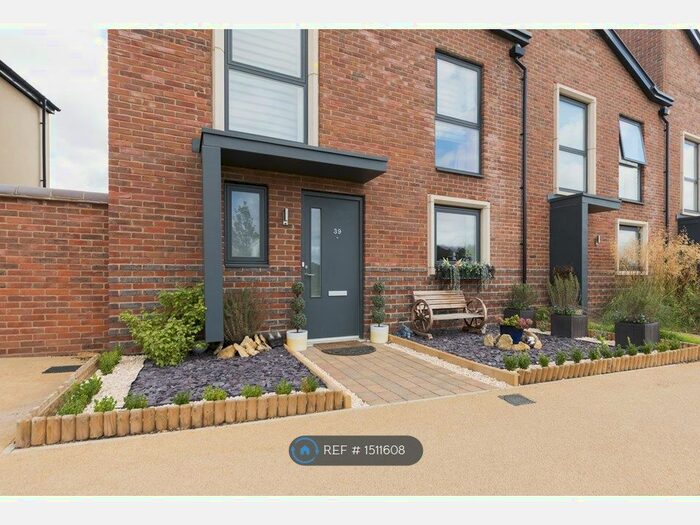 3 Bedroom End Of Terrace House To Rent In Braeburn Avenue, Bicester, OX27