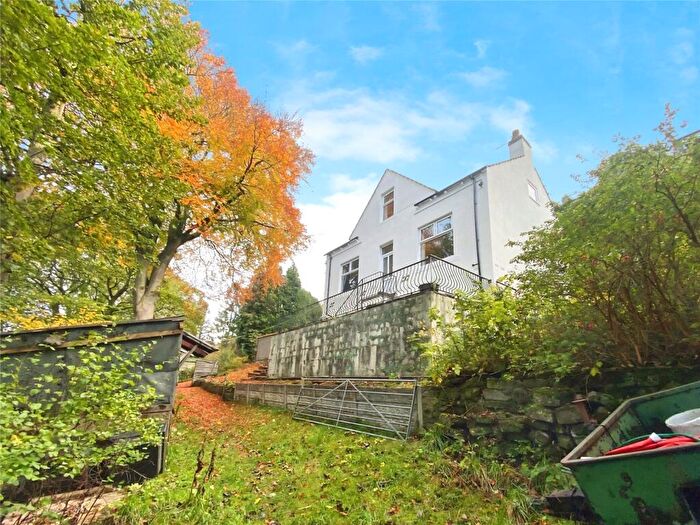3 Bedroom Detached House For Sale In Whins Woods, Keighley, West Yorkshire, BD21