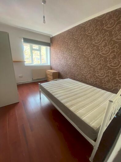 5 Bedroom Flat To Rent In Duckett Street, London, E1