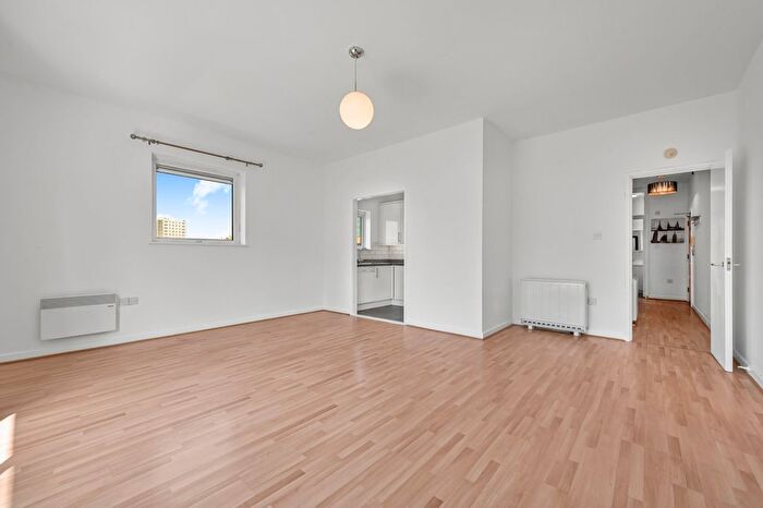 2 Bedroom Flat For Sale In Garland Court, Premiere Place, E14
