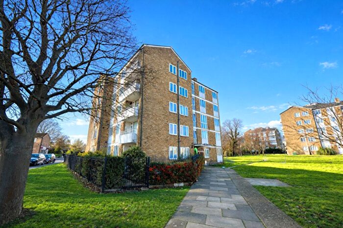 2 Bedroom Flat For Sale In Casterbridge Road, London, SE3