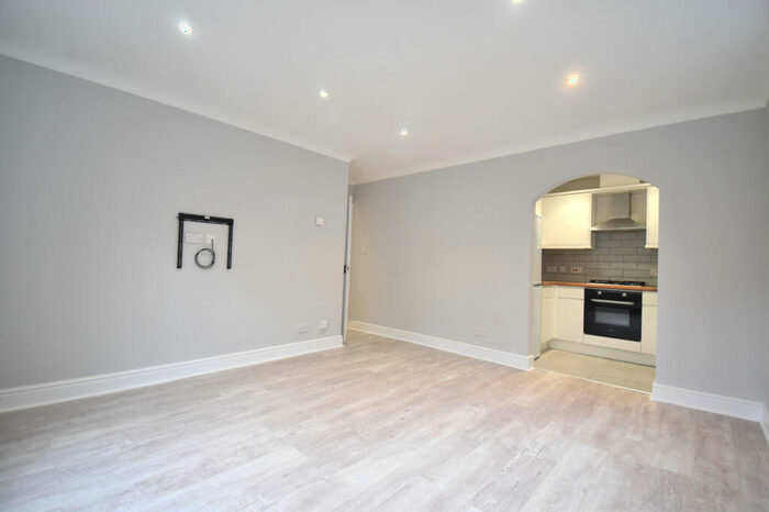 1 Bedroom Flat To Rent In Rosefield Court, Lockswood Close, Barnet, Hertfordshire, EN4