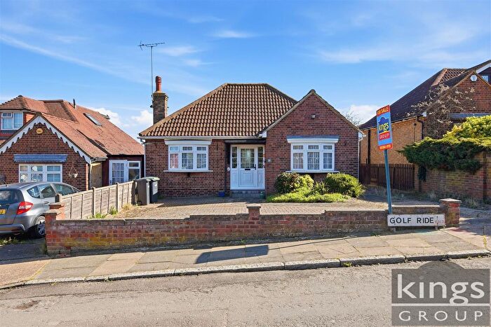 2 Bedroom Detached Bungalow For Sale In Golf Ride, Enfield, EN2