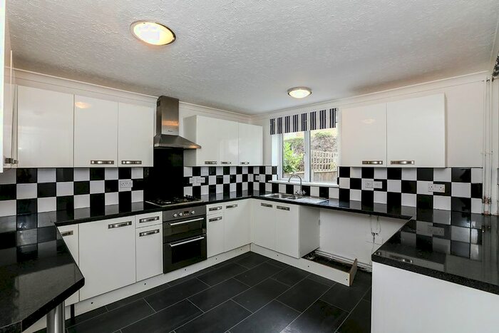 3 Bedroom Terraced House To Rent In Lingfield Road, Stevenage, Hertfordshire, SG1