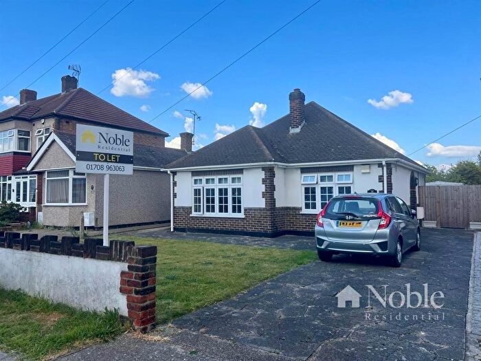 2 Bedroom Detached Bungalow To Rent In Parsonage Road, Rainham, RM13