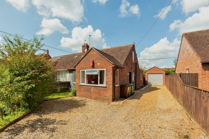 3 Bedroom Semi-Detached House For Sale In Clifden Road, Worminghall, Aylesbury, HP18