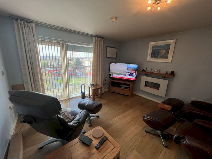 2 Bedroom Flat To Rent In Excelsior Apartments, Swansea, SA1