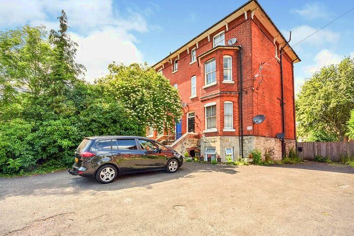 2 Bedroom Flat To Rent In Buckland Hill, Maidstone, Kent, ME16