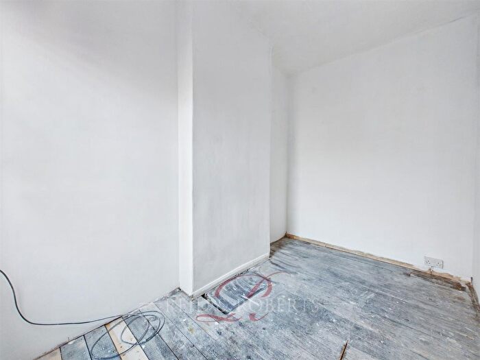 2 Bedroom Terraced House For Sale In Albert Street, Wrexham, LL13 - Photo 12