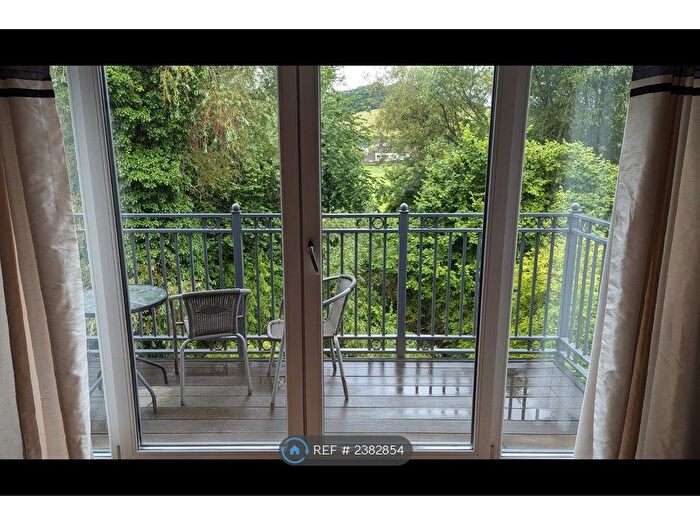 3 Bedroom Flat To Rent In London Road, High Wycombe, HP11