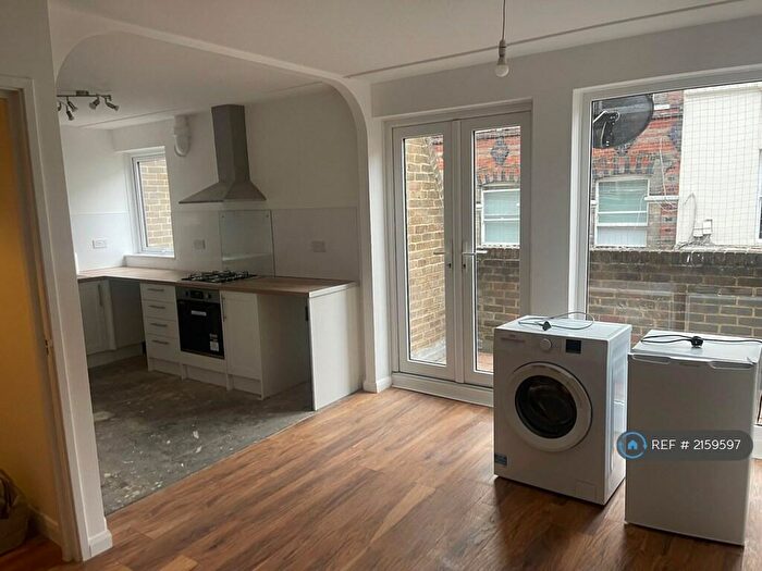 1 Bedroom Flat To Rent In St.Mary's Walk, Maidenhead, SL6