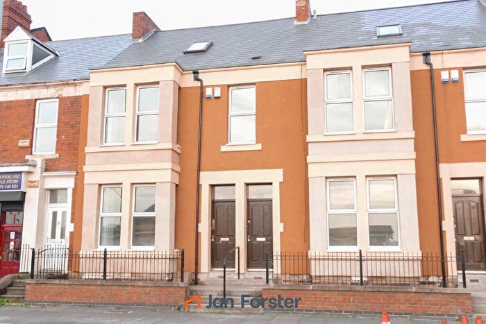 2 Bedroom Flat To Rent In Saltwell Road, Gateshead, Newcastle Upon Tyne, NE8