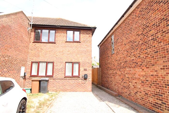 2 Bedroom Apartment For Sale In Alma Drive, Chelmsford, CM1
