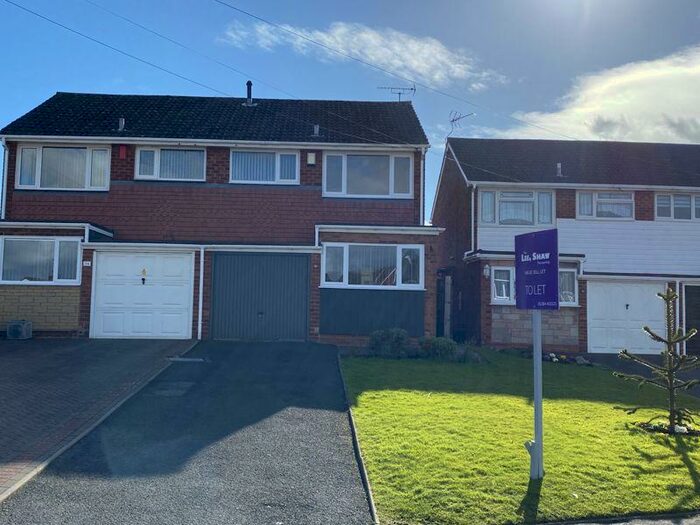 3 Bedroom Semi-Detached House To Rent In Dubarry Avenue, Kingswinford, DY6