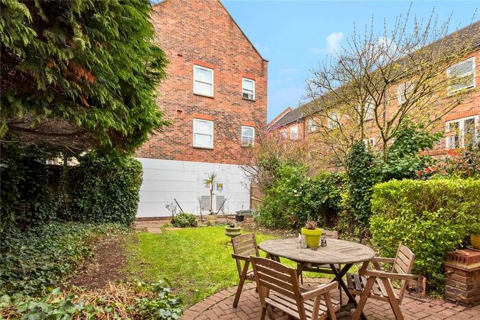 1 Bedroom Flat To Rent In Liberty Mews, London, SW12